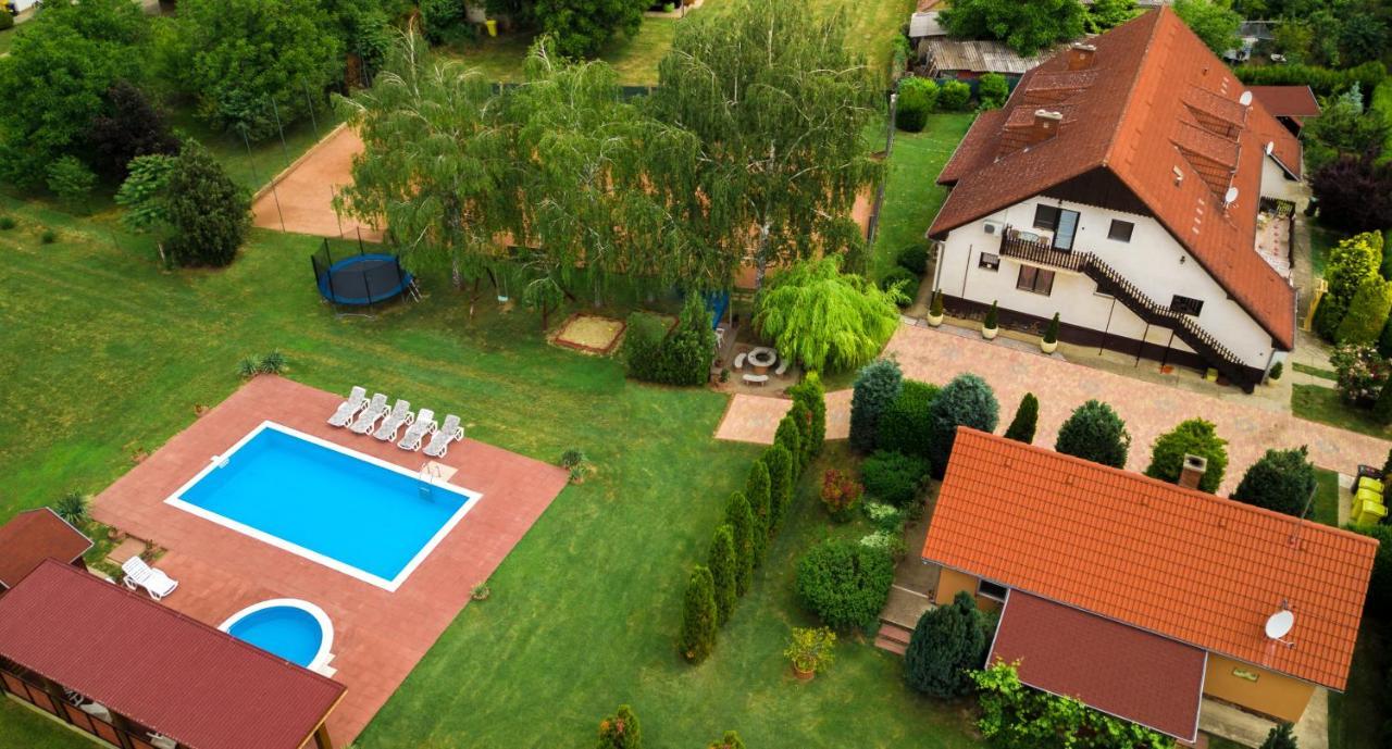 Tenisz Vendégház Ordacsehi Exterior foto
